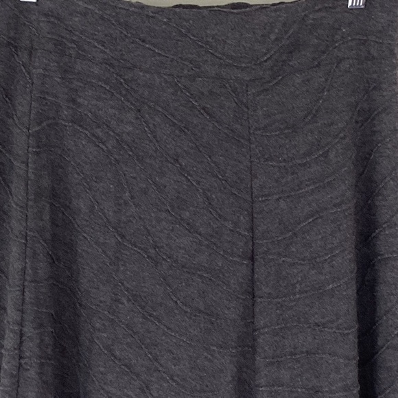 Larry Levine grey ribbed skirt size medium. 0879 - Picture 6 of 8